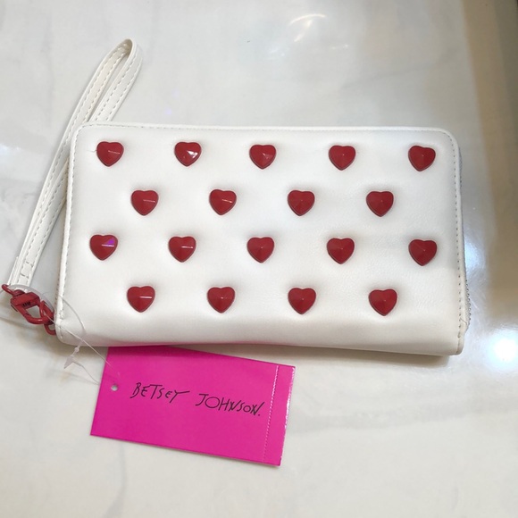 Betsey Johnson White Faux Leather & Red Heart Studded ZA Continental Wallet NWT - Picture 14 of 16